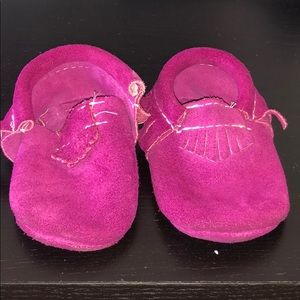 Suede Magenta Freshly Picked Moccasins Sz 3